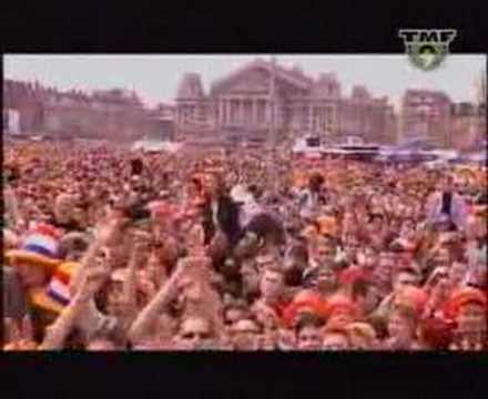 Youtube: Alizee Moi Lolita Live Amsterdam