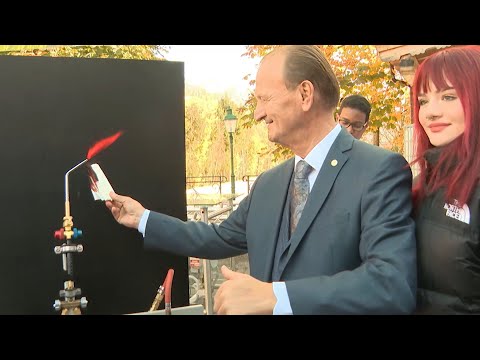Youtube: Energie-Sensation: Flüssige Intelligenz erzeugt Wasserstoff