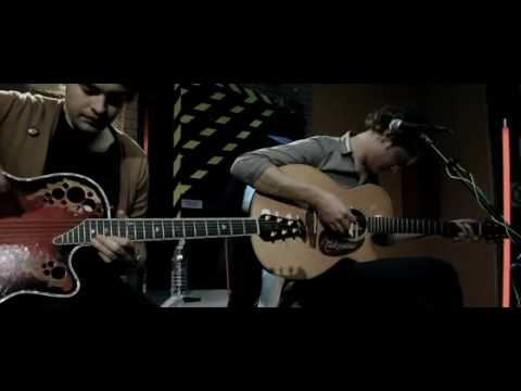 Youtube: Editors - Smokers Outside... (Live Acoustic at QOOB 2007)