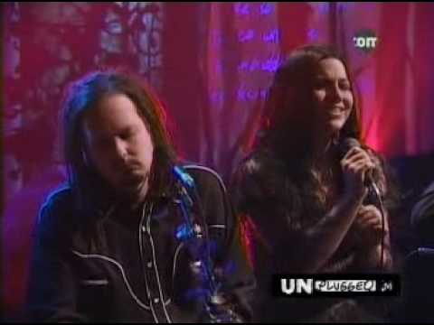 Youtube: KoRn feat Amy Lee "Freak On A Leash"
