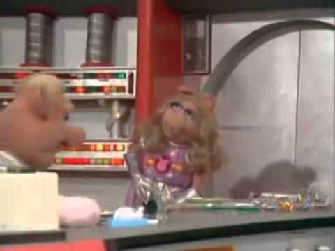 Youtube: Schweine im Weltall - Die ersten Schweine auf Koozebane.wmv