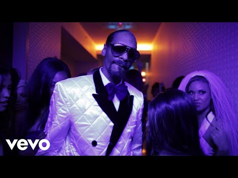 Youtube: Snoop Dogg - ‘Sweat’ Snoop Dogg vs David Guetta (Remix) ft. David Guetta