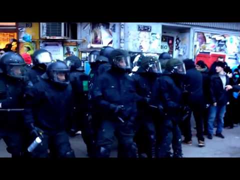 Youtube: St. Pauli! Scheiß Bullen! Habt ihr immer noch nicht genug?