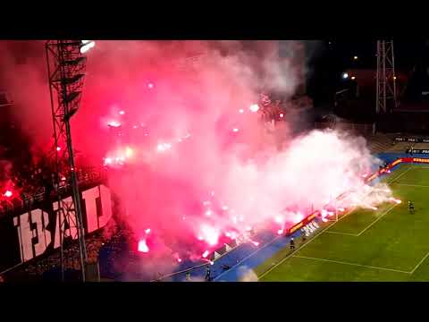Youtube: BEST PYRO SHOW EVER - BAD BLUE BOYS!