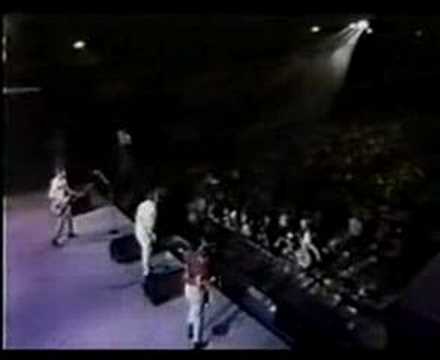 Youtube: the Clash - Police On My Back