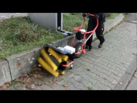 Youtube: ELEKTRO KEHRBESEN AKKU Schneeräumer SCHNEEFUCHS SCHNEESCHIEBER mit irrer Schubkraft