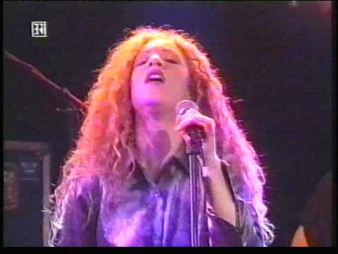 Youtube: Amanda Marshall Let it Rain