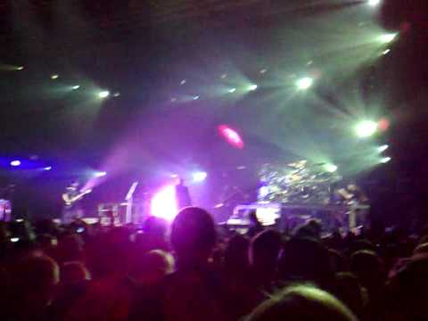 Youtube: 30 Seconds to Mars — Escape / Night of the Hunter (Live at Alsterdorfer Sporthalle, Hamburg)