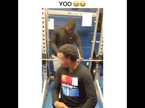 Youtube: Guy farts lifting weights