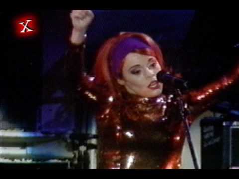 Youtube: Deee Lite  - Groove is in the Heart Live Rock in Rio II