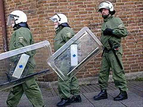 Youtube: Köln Chorweiler Nazi Demo Ghetto wir halten zusammen ! sido