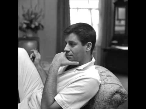 Youtube: Jerry Lewis - Over The Rainbow