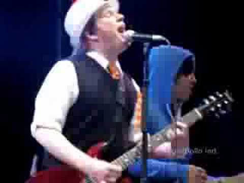 Youtube: Fall Out Boy - Beat It
