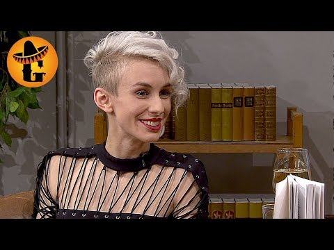 Youtube: Lisa Eckhart über ihre extravaganten Outfits | Willkommen Österreich