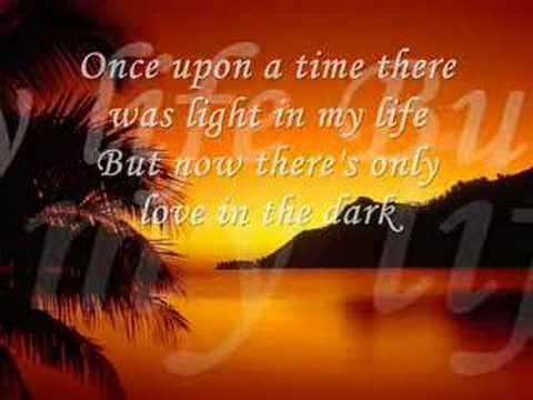 Youtube: Bonnie Tyler - total eclipse of the heart