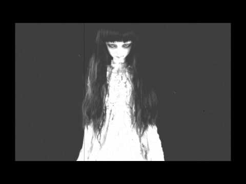 Youtube: Creepy Horror Song (Music Box, Piano & Simphony) „Lorelei's Lullaby” [CSGO Music KIT]