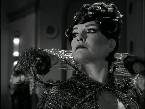 Youtube: Star Trek Voyager 4K AI clip - Bride of Chaotica - Queen Arachnia - Captain Janeway - OLD VERSION