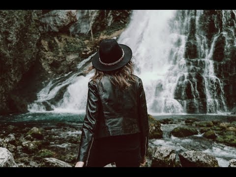 Youtube: Clara Louise - Montag (Offizielles Musikvideo)