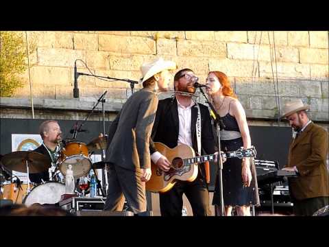 Youtube: The Decemberists - June Hymn feat Gillian Welch (Newport Folk Festival) [1080p]