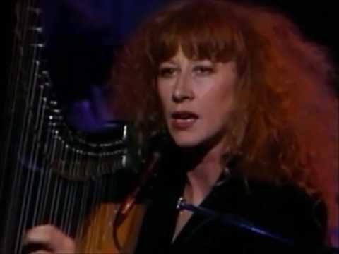 Youtube: Loreena McKennitt - The Lady Of Shalott (Live from the Juno Awards)