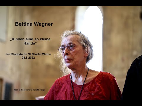 Youtube: Bettina Wegner "Sind so kleine Hände" 28.8.22 live Stadtkirche St.Nikolai Wettin 4k ©@harald_voigt