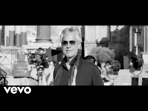 Youtube: Andrea Bocelli, Caterina Murino - Moon River (From "Breakfast At Tiffany's")