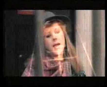 Youtube: new england kirsty maccoll