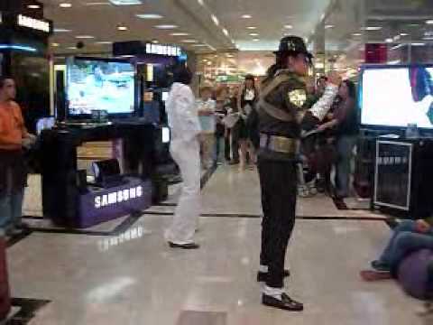 Youtube: Michael Jackson V.S. Elvis Presley Palacio de Hierro Santa Fe