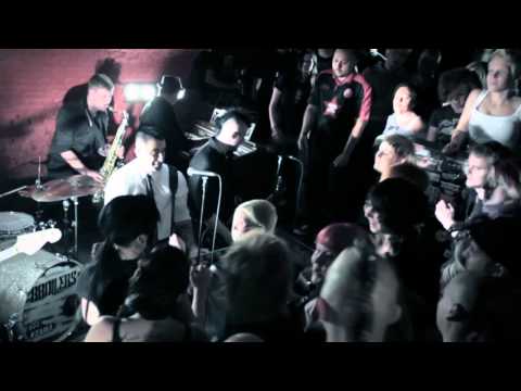 Youtube: Broilers - »Harter Weg (Go!)« (Offizielles Musikvideo)
