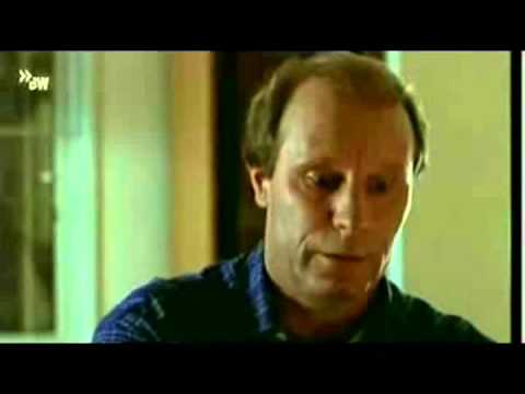 Youtube: Berti Vogts: "Gibt den Kaninchen eine Möhre extra."