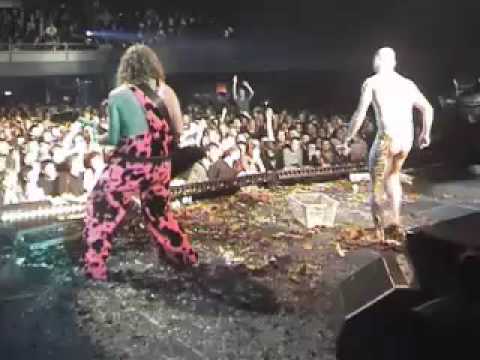 Youtube: KNORKATOR - Ma Baker (live)