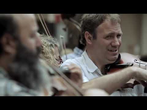 Youtube: A Little Girl Gives A Coin To A Street Musician And Gets The Best Surprise In Return.