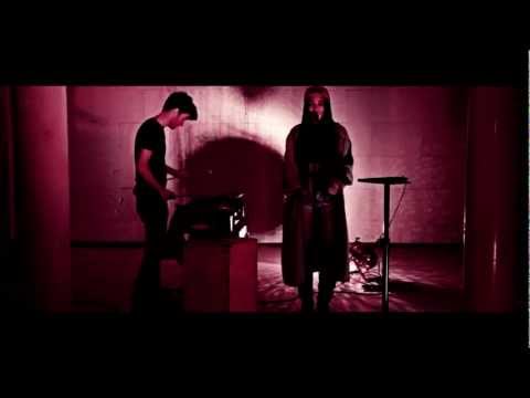 Youtube: LARY - Bedtime Blues (live im Keller)