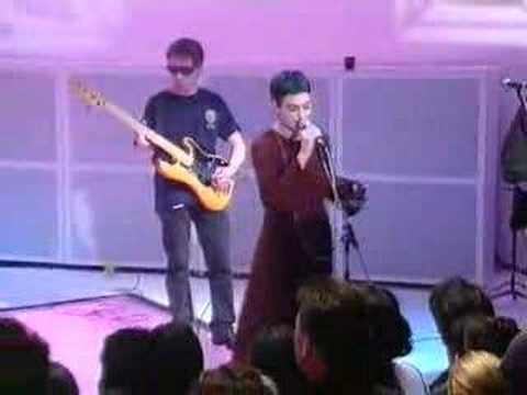 Youtube: Shane MacGowan & Sinéad O'Connor - Haunted