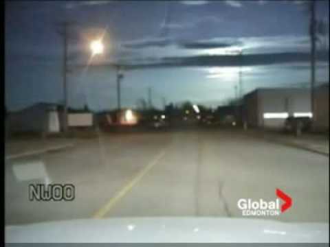 Youtube: Police dash cam of Meteor over Edmonton, Canada