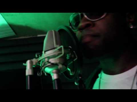Youtube: Usher ft. Pitbull - DJ Got Us Falling In Love Again (AHMIR Cover) Music Video