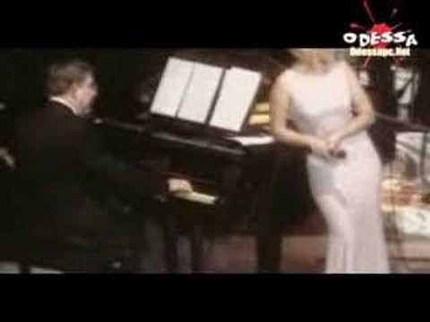 Youtube: Muazzez ERSOY  KIRILSIN ELLERİM