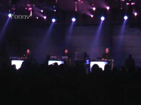 Youtube: Karl Bartos - Warszawa 17.10.2009