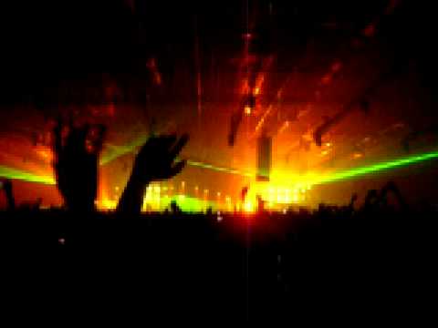 Youtube: Trance Energy 2008 - Tiesto plays Airwave