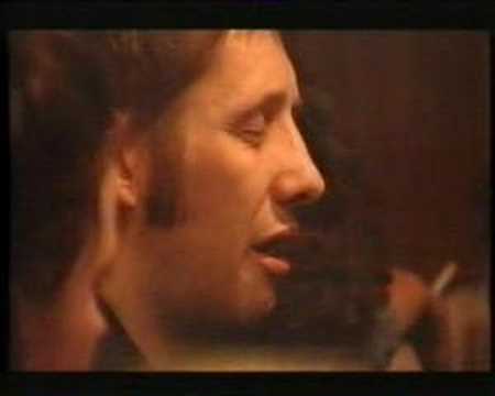 Youtube: Shane Macgowan singing a ballad in a pub