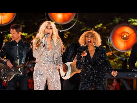 Youtube: Cher & Darlene Love - Christmas (Baby Please Come Home) | Christmas in Rockefeller Center