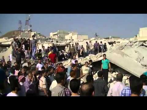 Youtube: حلب - اعزاز :: انتشال شهيد من تحت الأنقاض 15-8-2012م