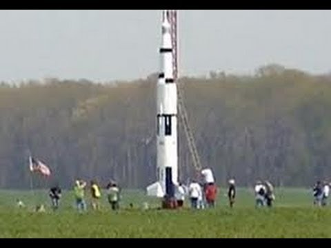 Youtube: STEVE EVES SATURN V MODEL ROCKET RECORD FLIGHT VIDEO Roy Dawson