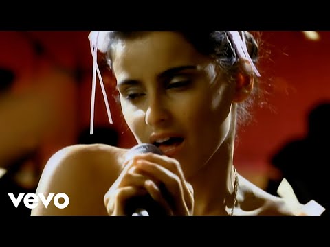 Youtube: Nelly Furtado - Explode
