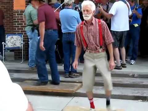 Youtube: THE GRANDAD SHUFFLE OFF TO CARNAO BEATS - HOUSE