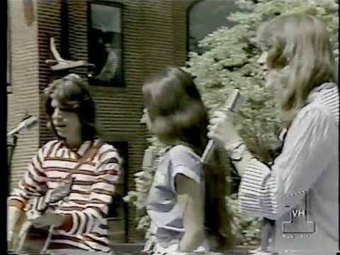 Youtube: Afternoon Delight - Starland Vocal Band (1976)