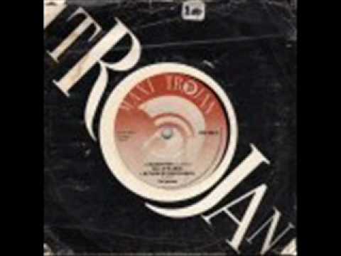 Youtube: WINSTON & GEORGE - KEEP THE PRESSURE ON.wmv