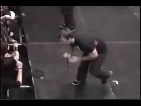Youtube: Dillinger Escape Plan @ Virgin Megastore, 2005