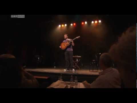 Youtube: Thomas Stipsits - Austropop-Kuddelmedley in 'Bauernschach - ein Winterthriller' (2011)