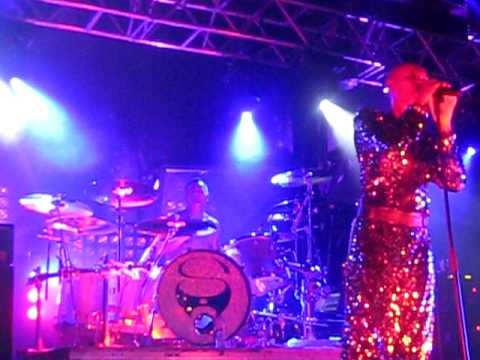 Youtube: Skunk Anansie - Hedonism (just because you feel good) / Hamburg